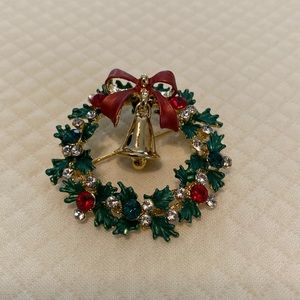 Christmas Gold Wreath Pin Brooch Green Red Crystal Stones Bow Bell Vintage